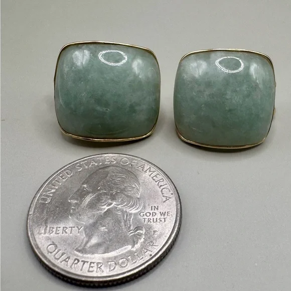 Vintage 14k Yellow Gold Green Jade Omega Back Earrings - Picture 3 of 5